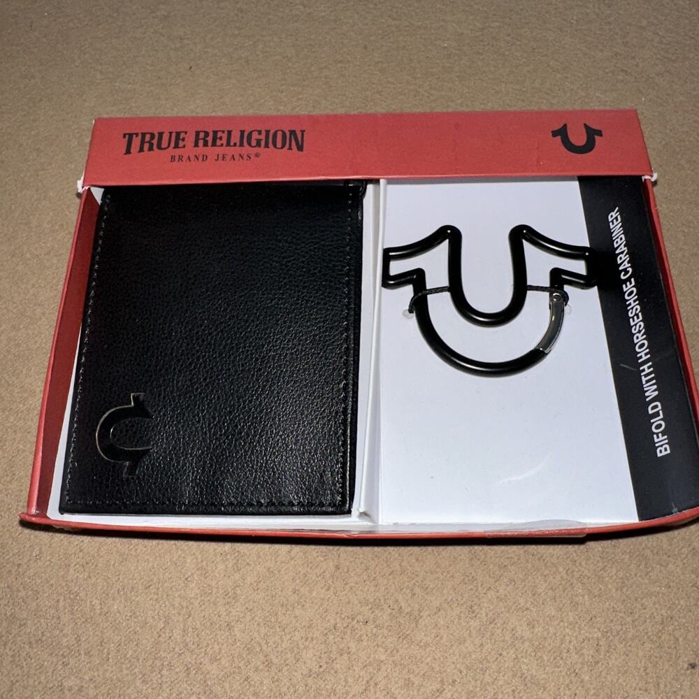 NEW True Religion Men's Genuine Leather Black Bifold Wallet w/ Carabiner